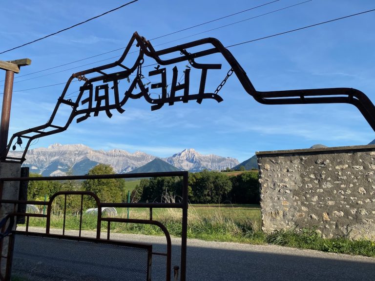 Pacamambo au Poulailler